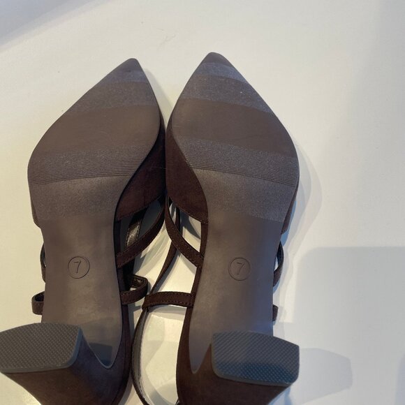 NWOT Faux chocolate brown suede shoes - Picture 4 of 4